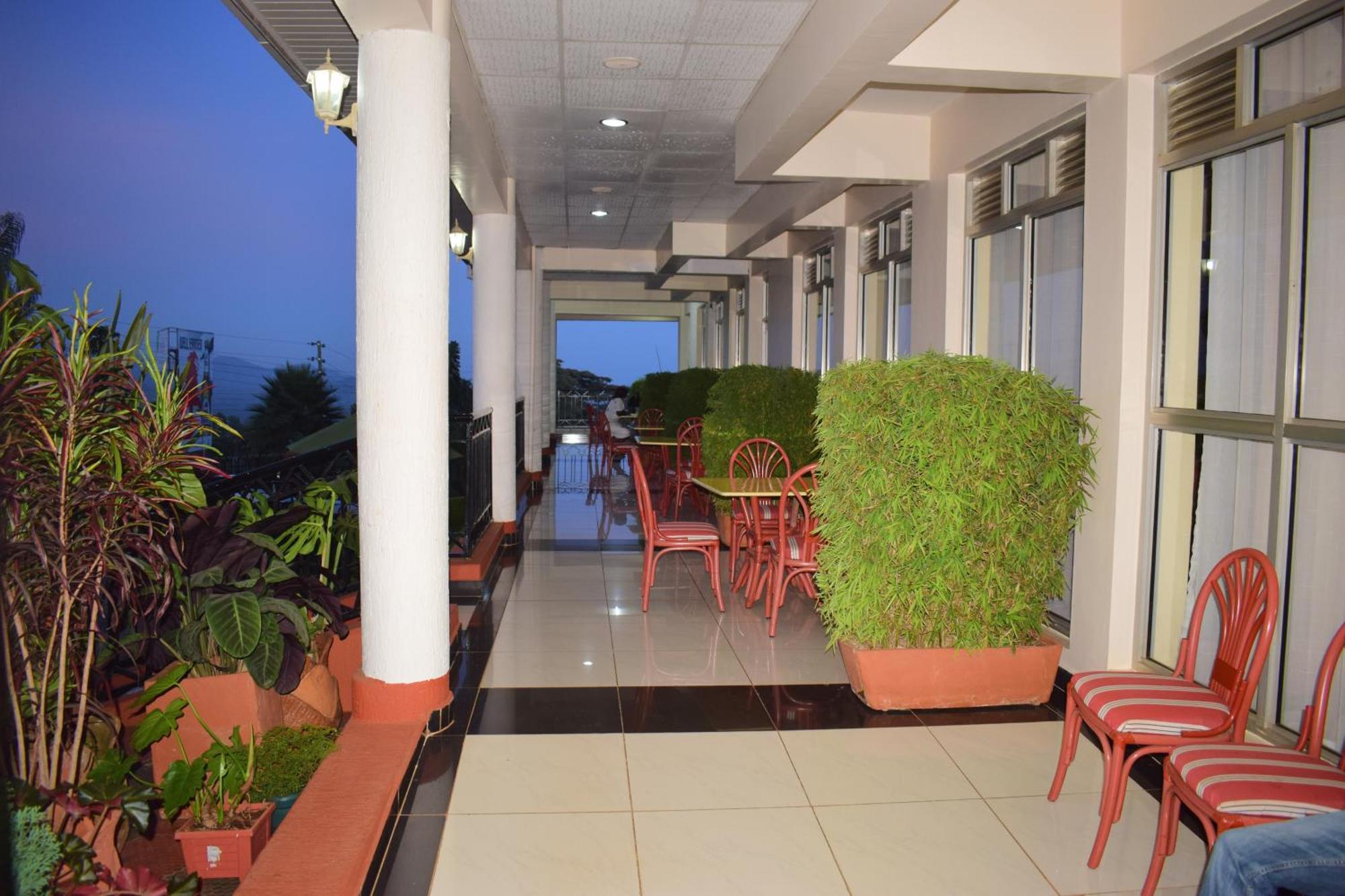 Meru Slopes Hotel Exterior photo