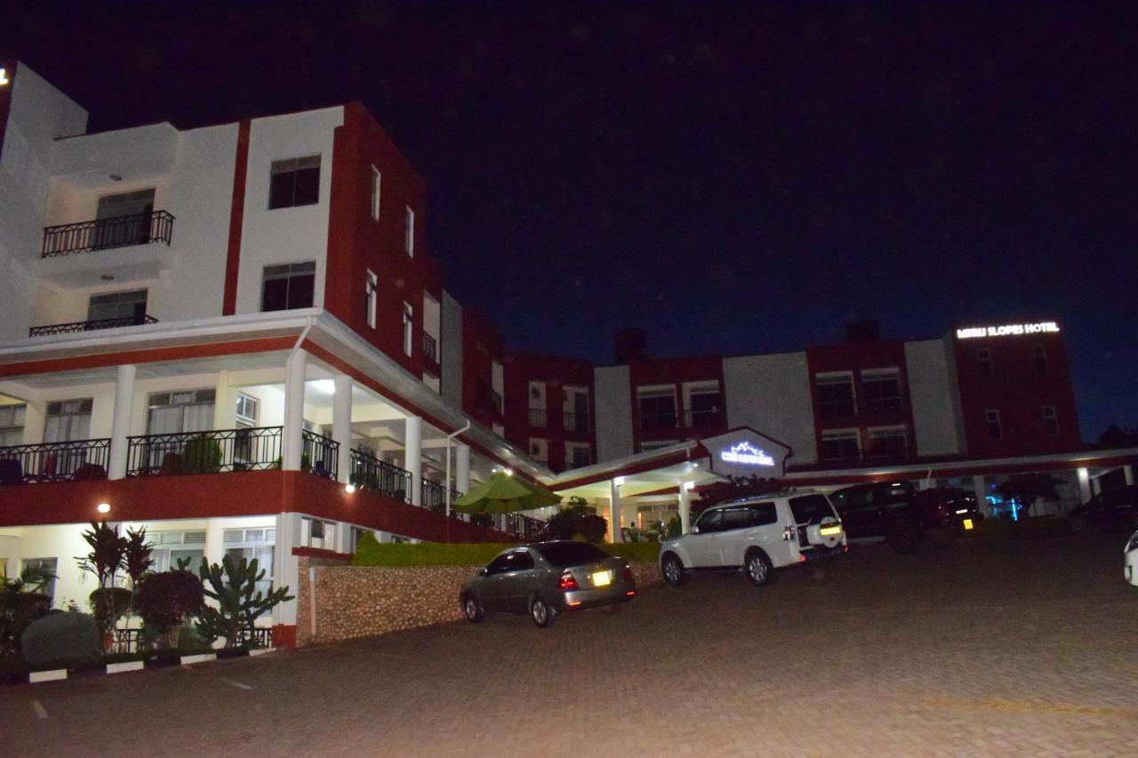 Meru Slopes Hotel Exterior photo